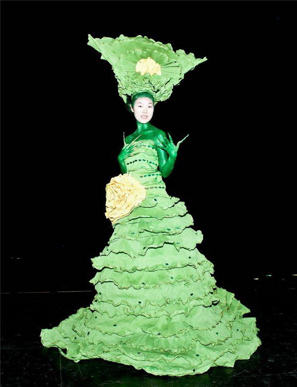 美容(róng)美发化妆比赛作品5 美容美(měi)发(fā)化妆比赛作品5